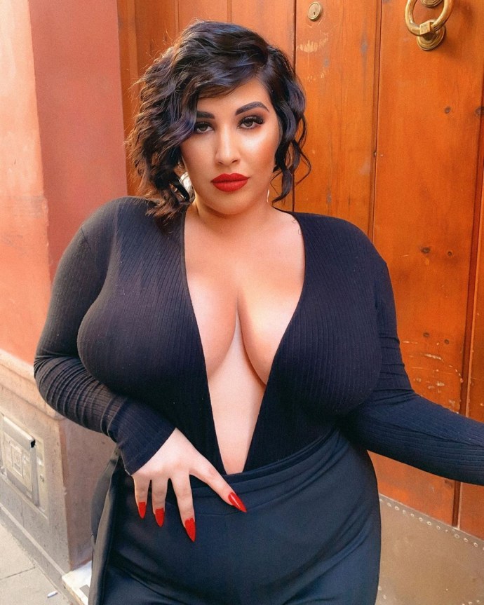 Наталия Лозано модель Plus-Size nude