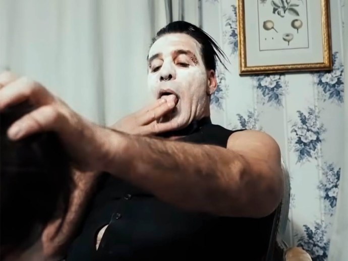 Тилль Линдеманн голый