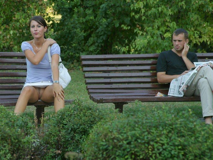 Девушки ходят без трусиков