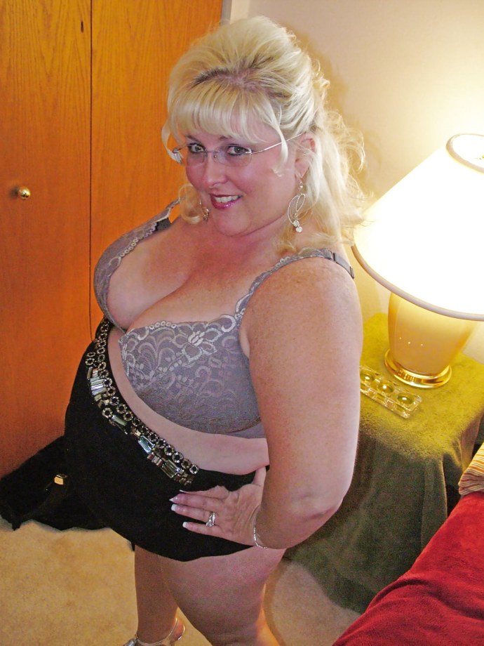 Taffy Spanx в полный рост ню