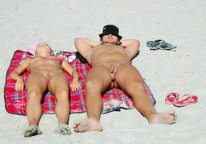 Bodypainting Polish nudists on the Beach. (47) - Expic