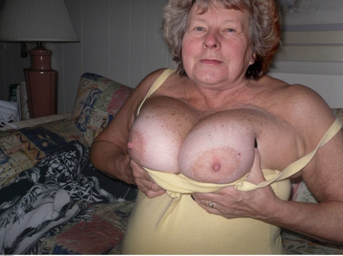 Ебля бабушек с огромными сиськами