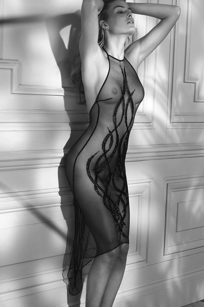 Aubrey Addison в платье