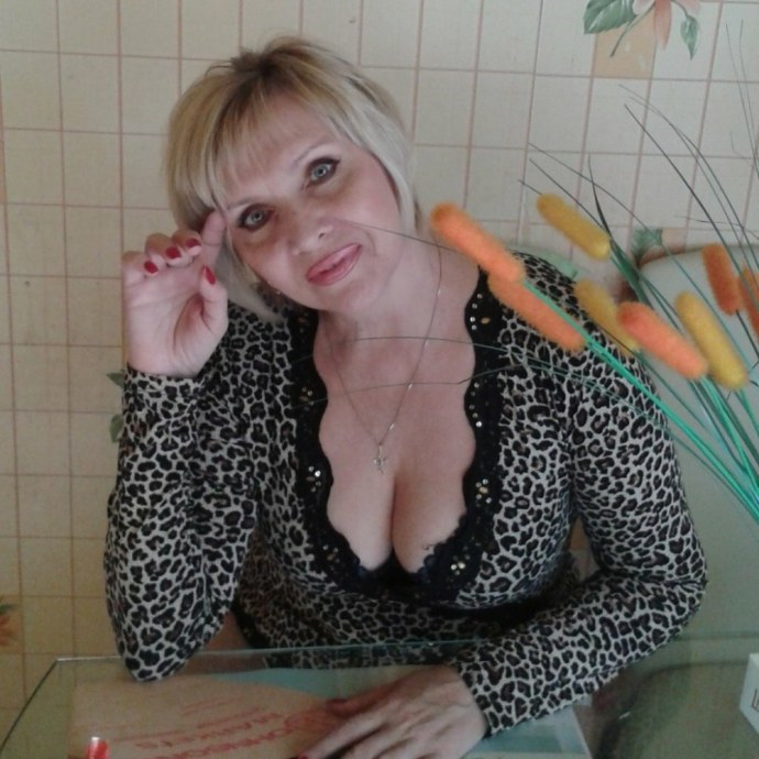 Взрослые женщины из социальных сетей