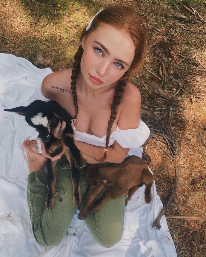 Камила смогулецкая голая