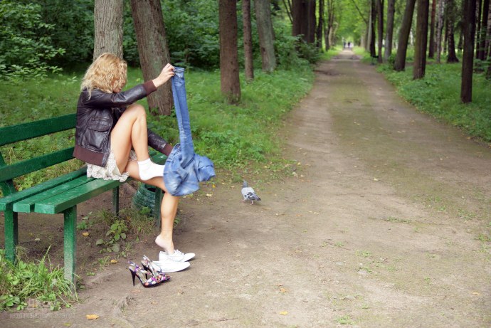 Ебля в парке на скамейке