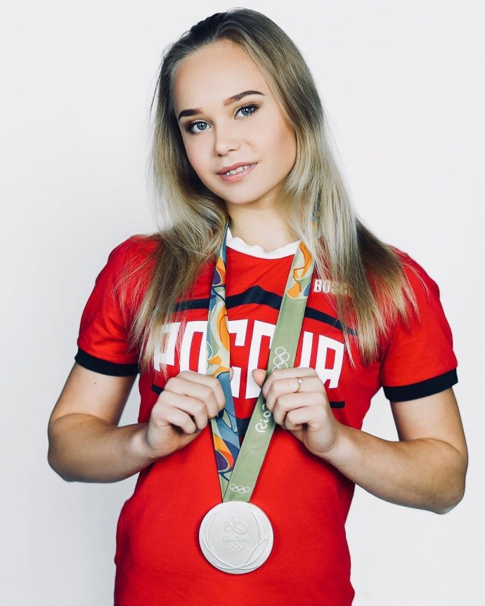 Ангелина Мельникова в купальнике
