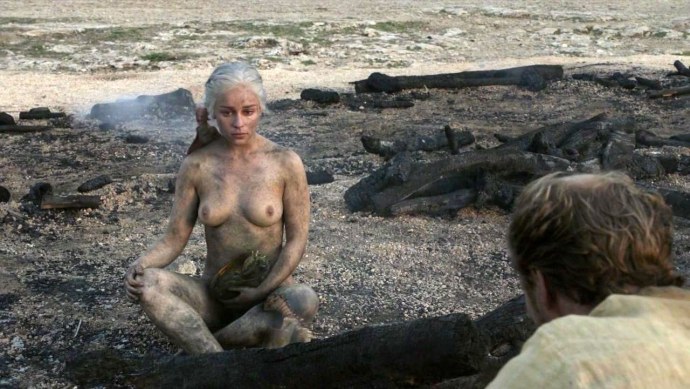 Актриса Эмилия Кларк голая