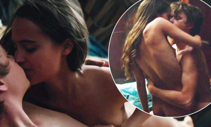 Алисия Викандер топлесс