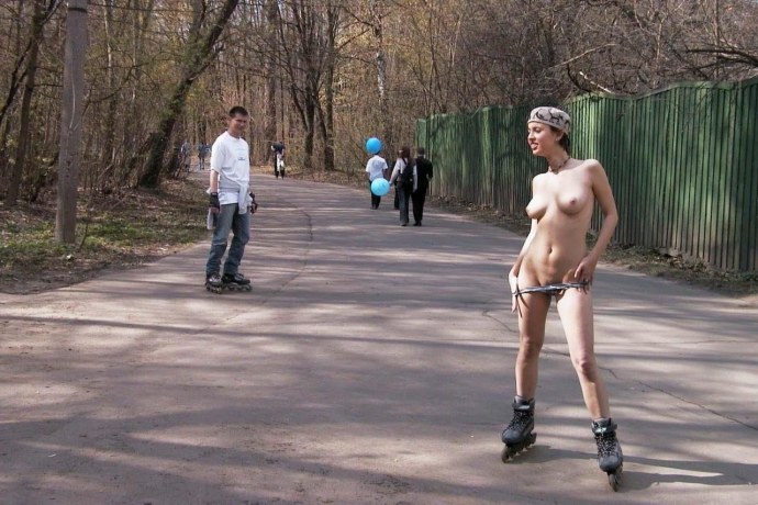 Прогулка голышом на природе
