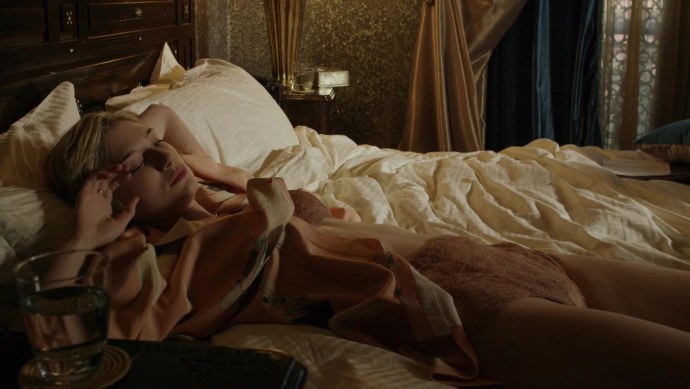 Elizabeth Debicki 2020