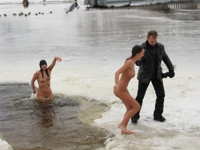 Голые купания на крещение