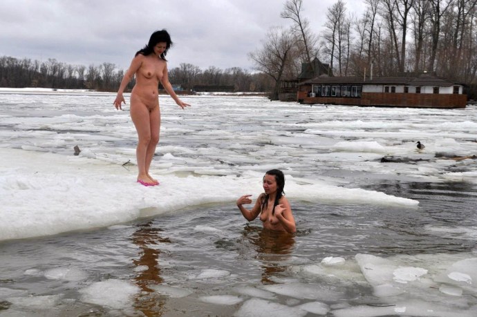 Крещенские купания голые