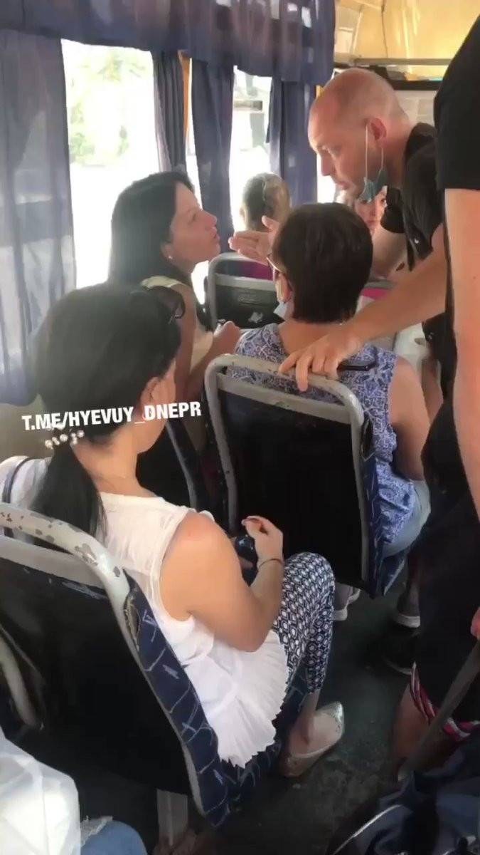 Протекла в автобусе