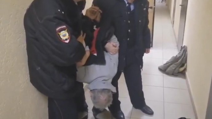 Алина Топилина в полиции