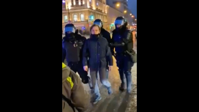 Драка оперативницы с ДПС