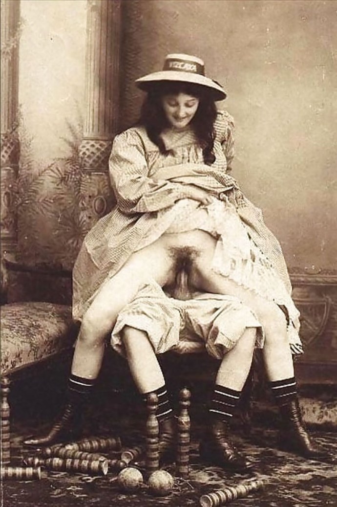 Первые эротические фотографии