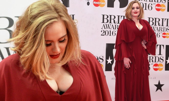 Певица Adele грудь