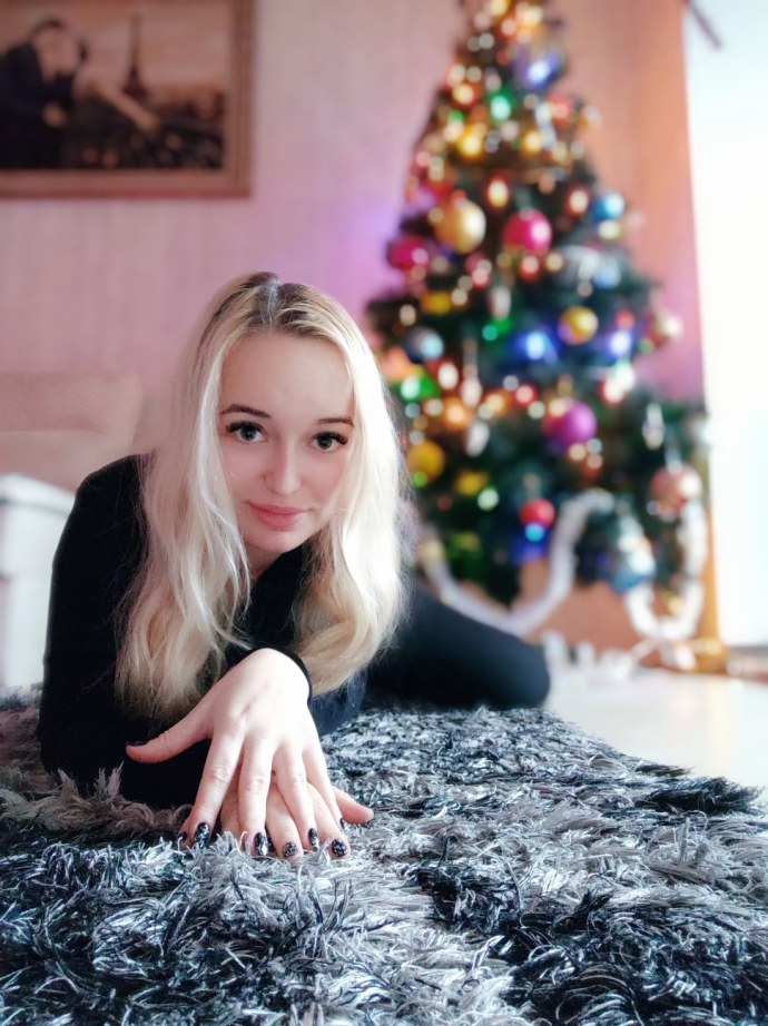 Модель Алиса Амор в ванной голая