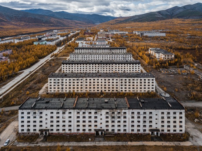 Полузаброшенный поселок Синегорье