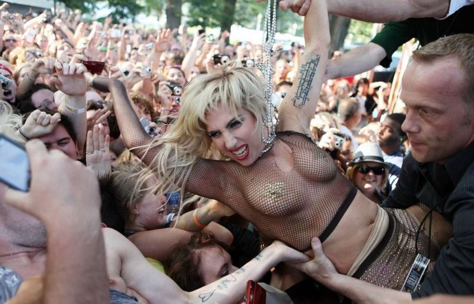 Леди Гага на фестивале Lollapalooza 2010