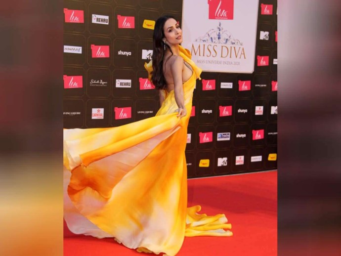 Порнокомикс Miss Canary часть 1