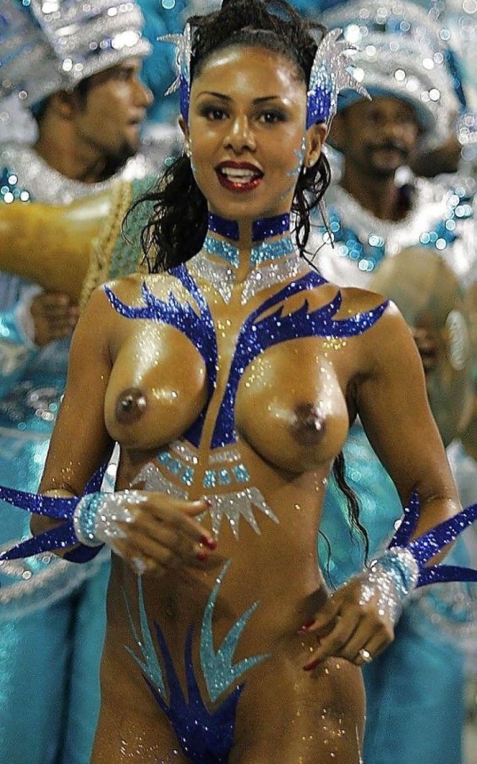 Naked Вивиана Кастро. Карнавал