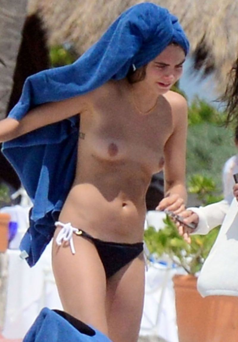 Кара Делевинь голенькая