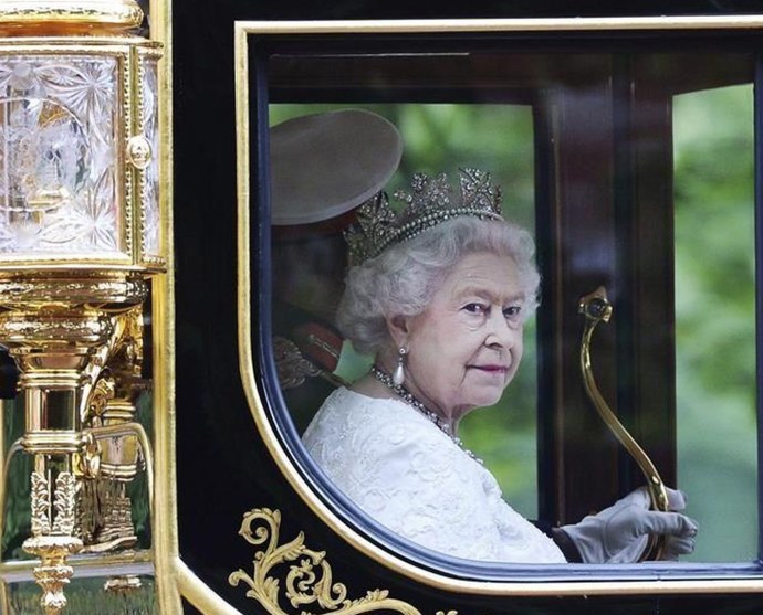 Topless da Queen