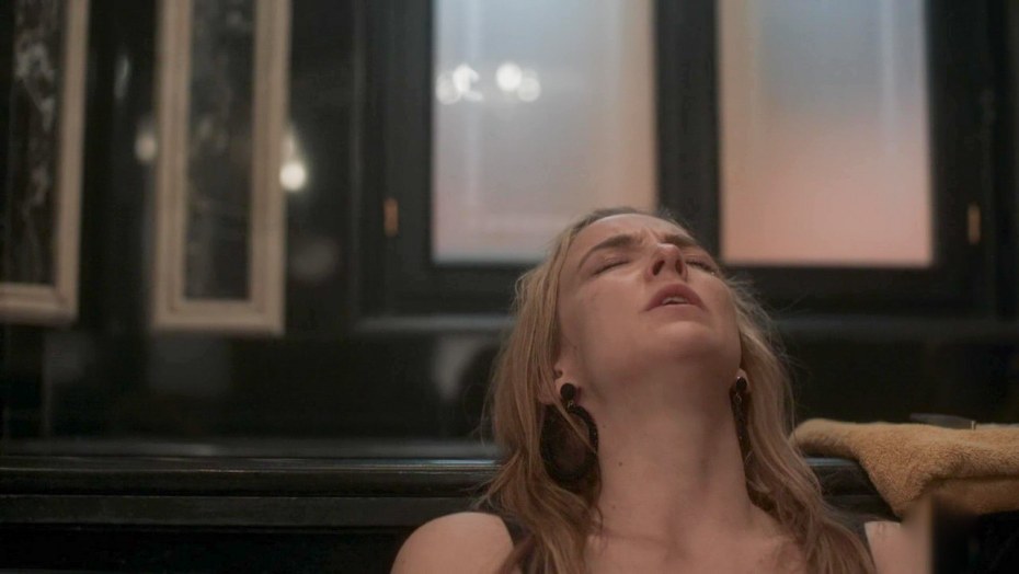 Jodie comer главный герой