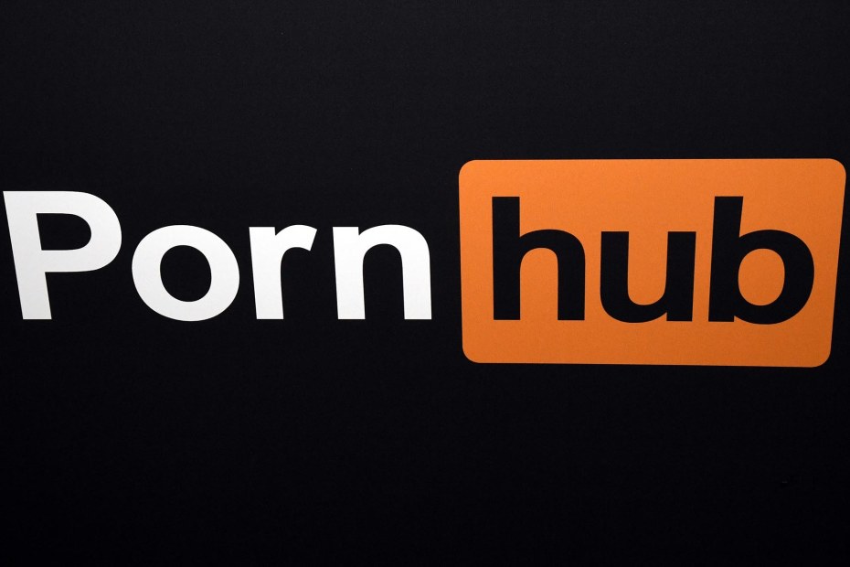 Саша Захарова раздевается