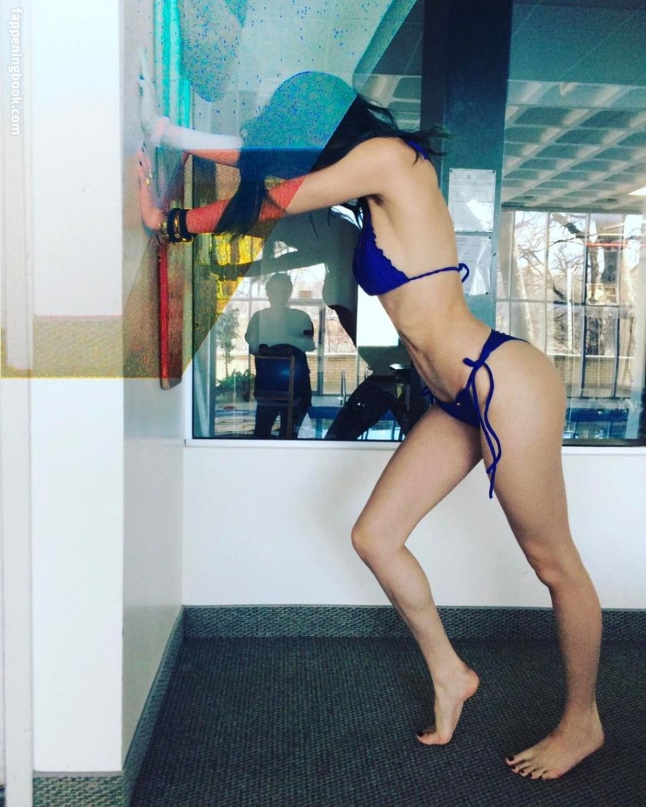 Белла Торн Bella Thorne голая