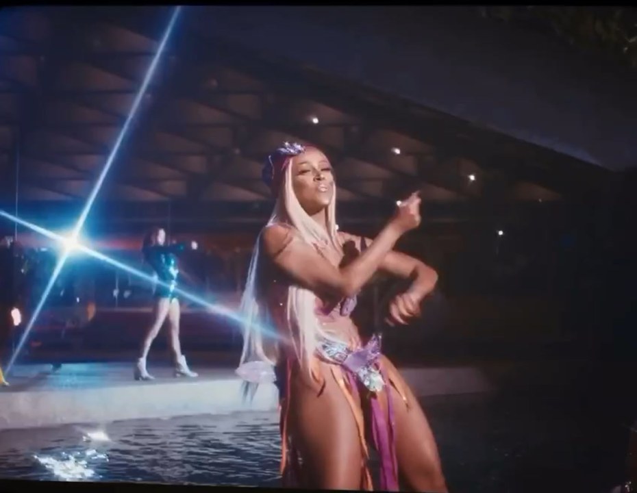 Doja Cat певица фигура