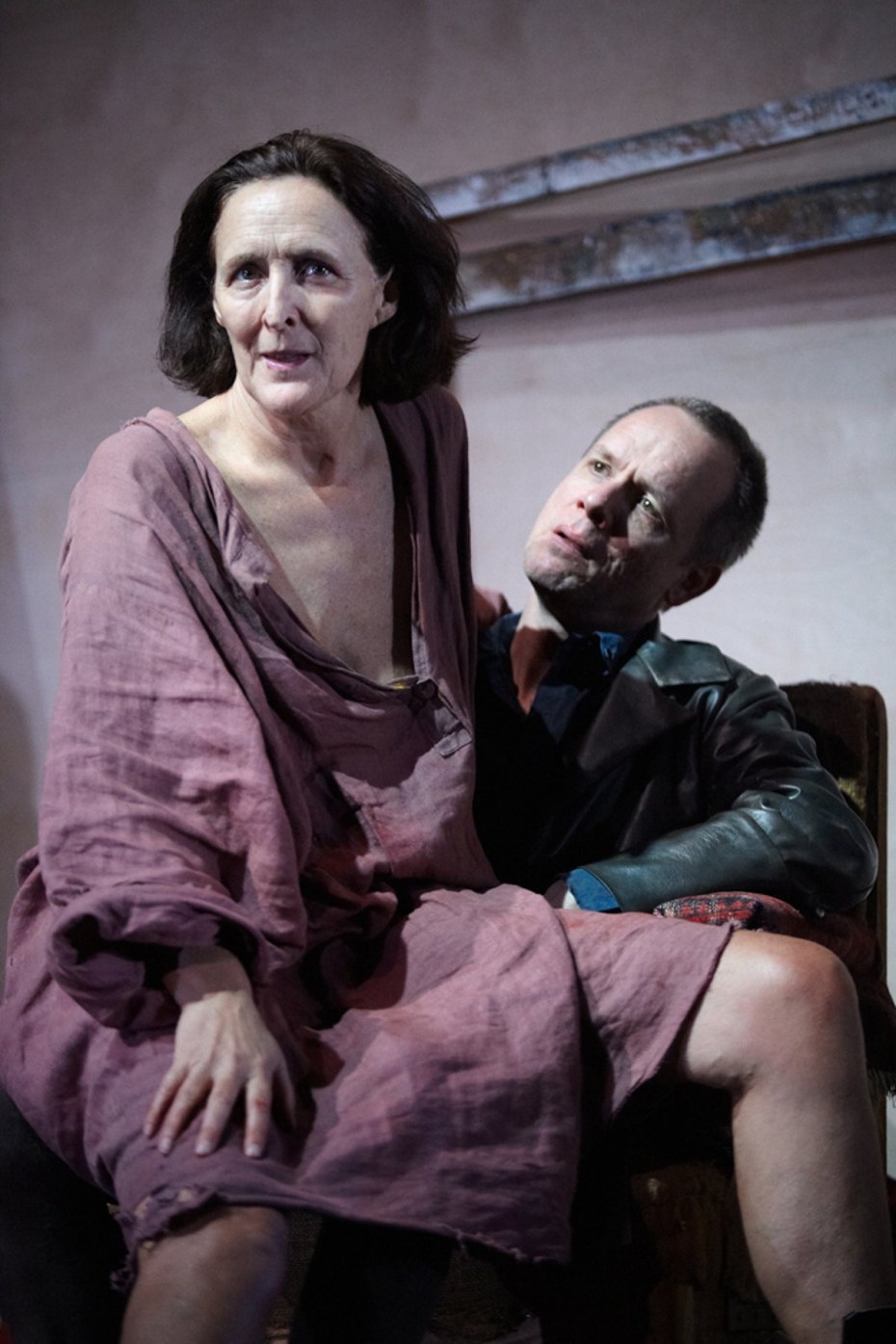 Fiona Lewis хот