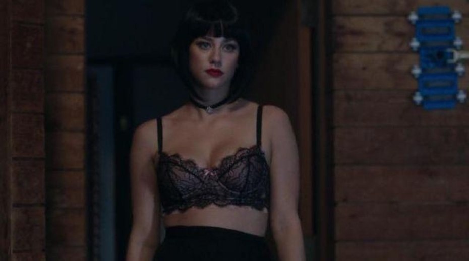 Хейли Рейнхарт nude