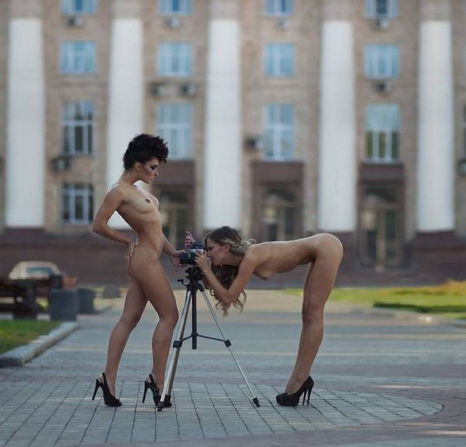 Эротическая фотосессия на улице
