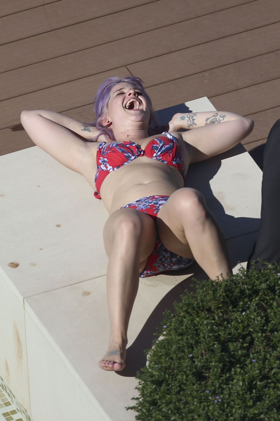 Kelly Osbourne feet