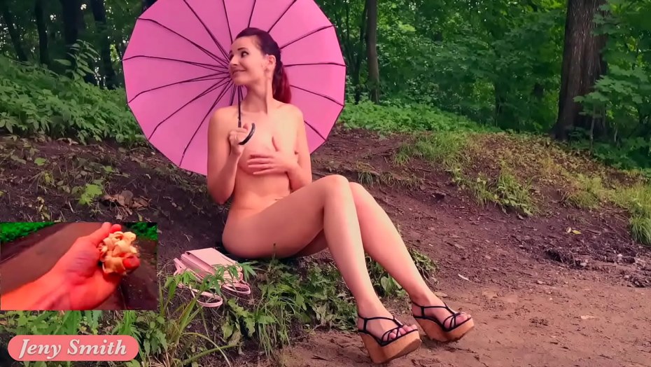Дженни Смит голая в парке