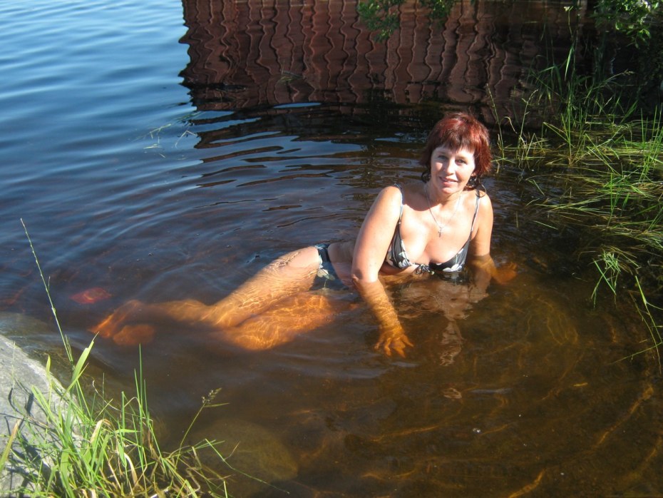 Голая телеведущая Арина Шарапова