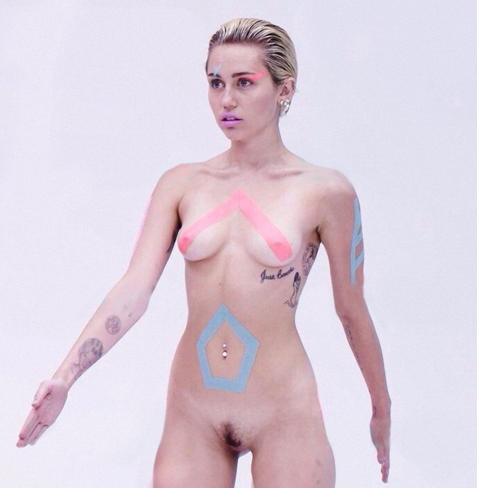 Halsey голая