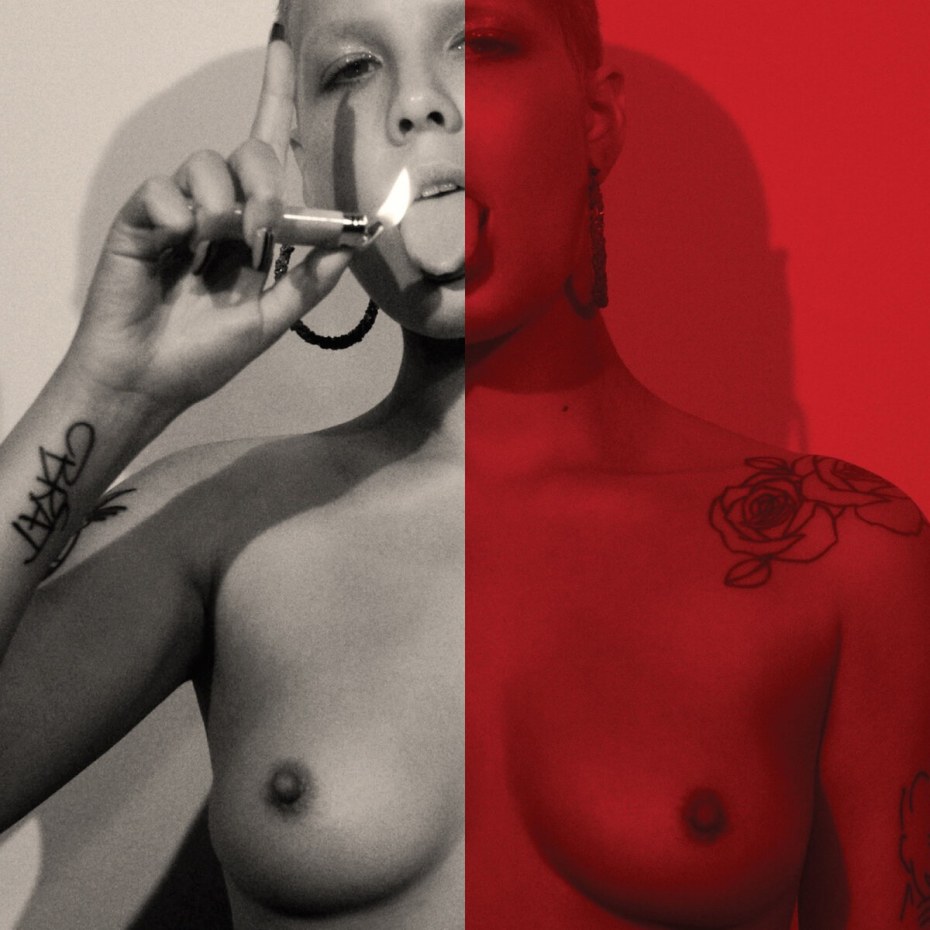 Naked woman show her sex highdef photos by Halsey down