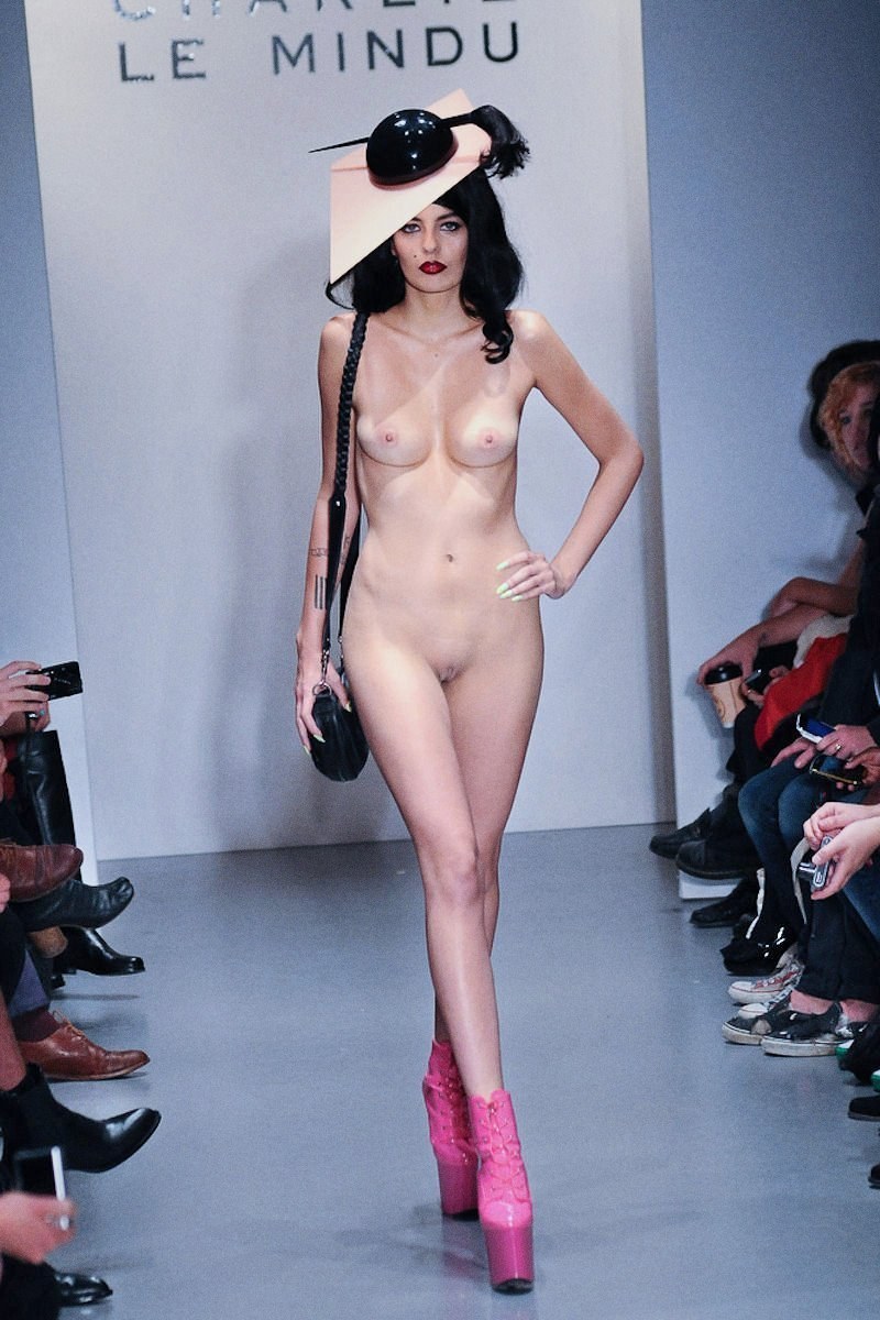 Alejandra Guilmant титьки подиум