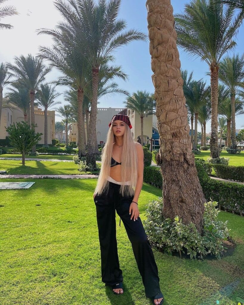 Юля гаврилина и Валя карнавал сестры