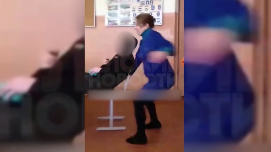 Elle Richie в юбочке