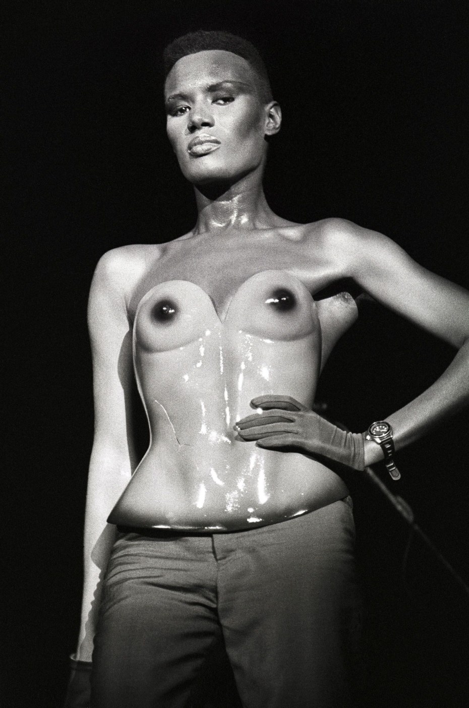 Беверли Грейс Джонс nude