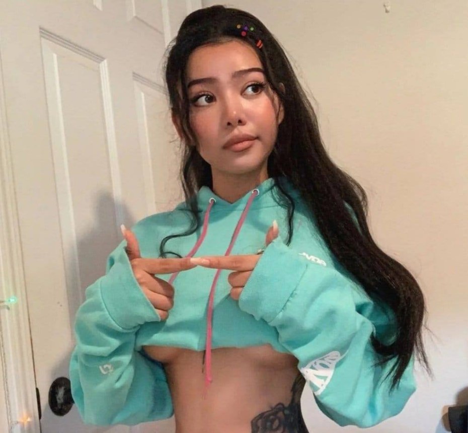 Bella Poarch hot photos