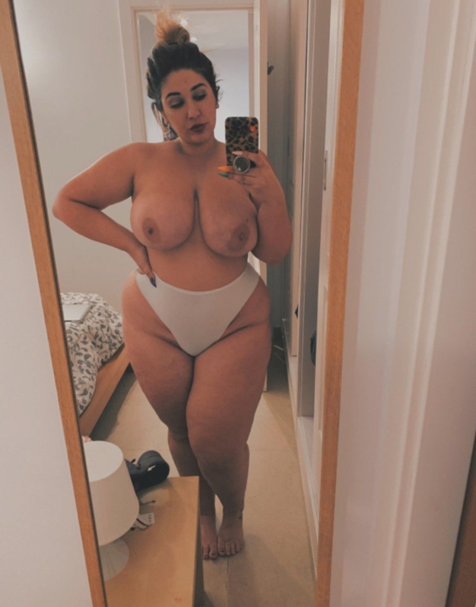 Наталия Лозано модель Plus-Size голая
