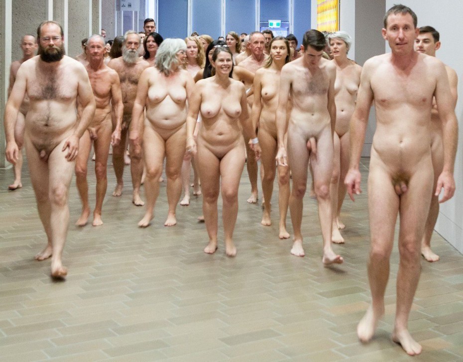 Spencer Tunick naked people на съемках