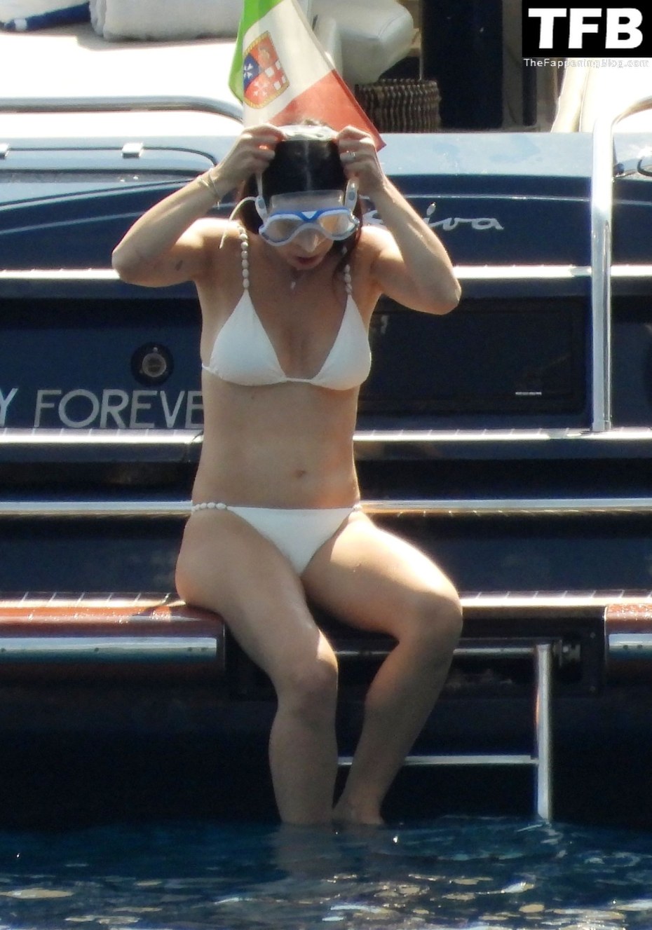 Sthefany Brito topless
