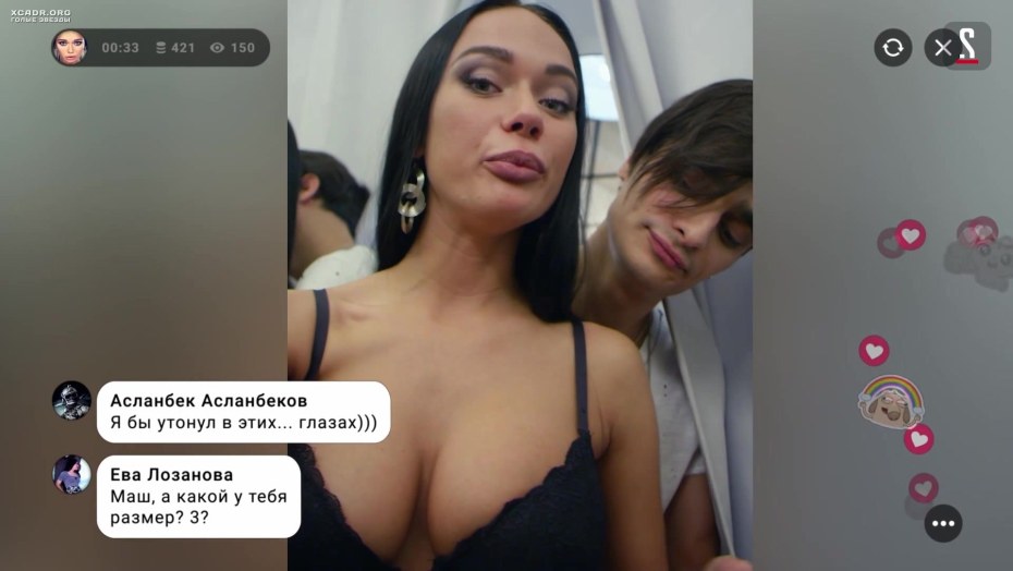 Гламурные девушки показывают свои киски
